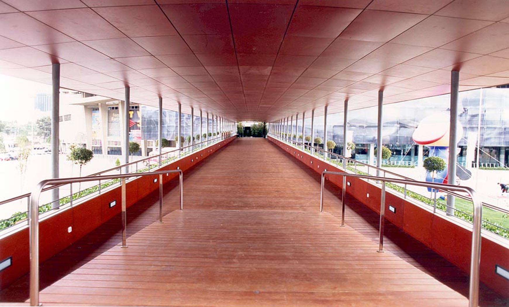 Nuevo edificio acceso al Museo, cubrici�n pasarelas y aparcamiento subterr�neo para el F.C.B. (1996-97)
